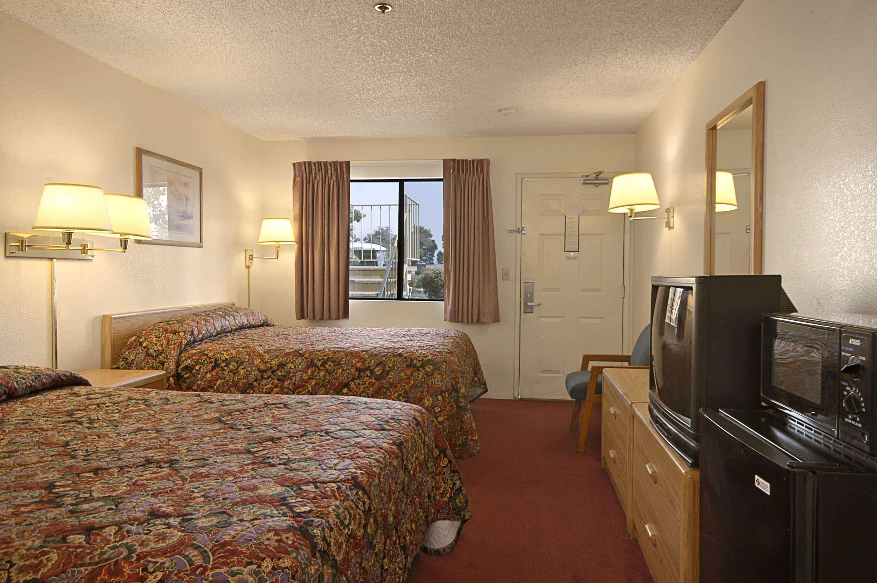 Days Inn By Wyndham Fresno South Rum bild