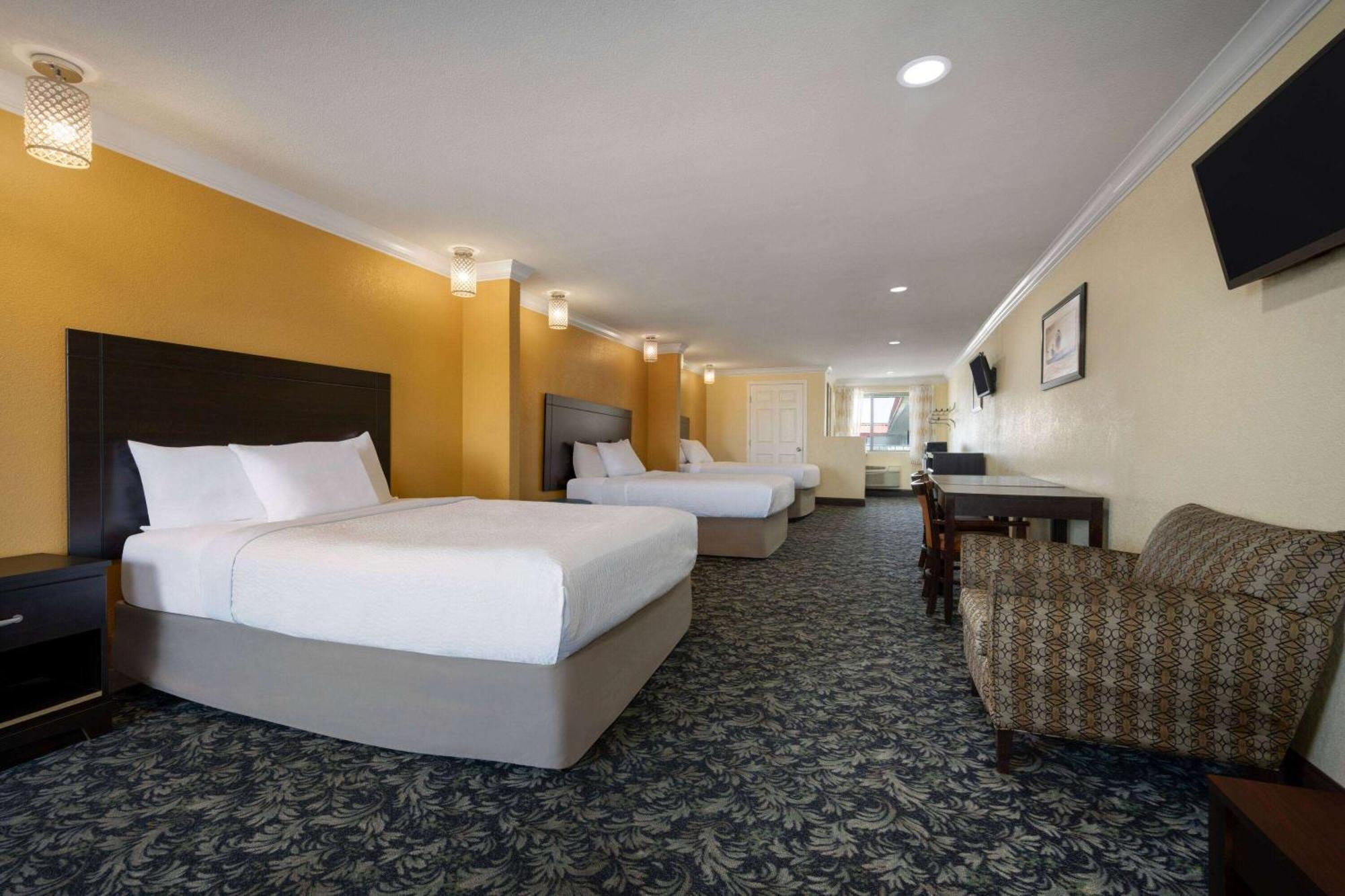 Days Inn By Wyndham Fresno South Exteriör bild