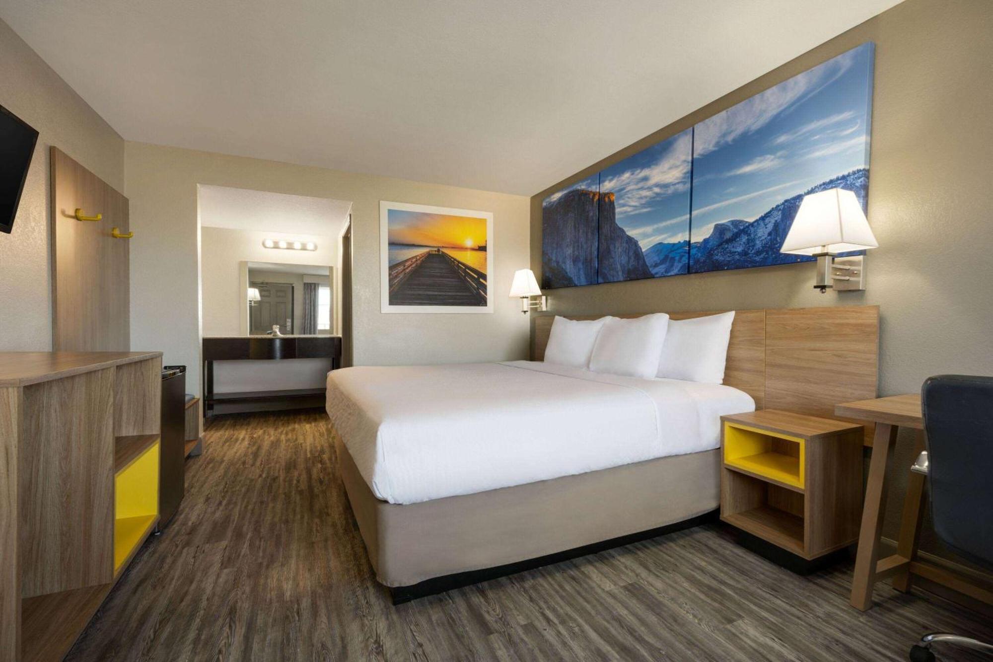 Days Inn By Wyndham Fresno South Exteriör bild
