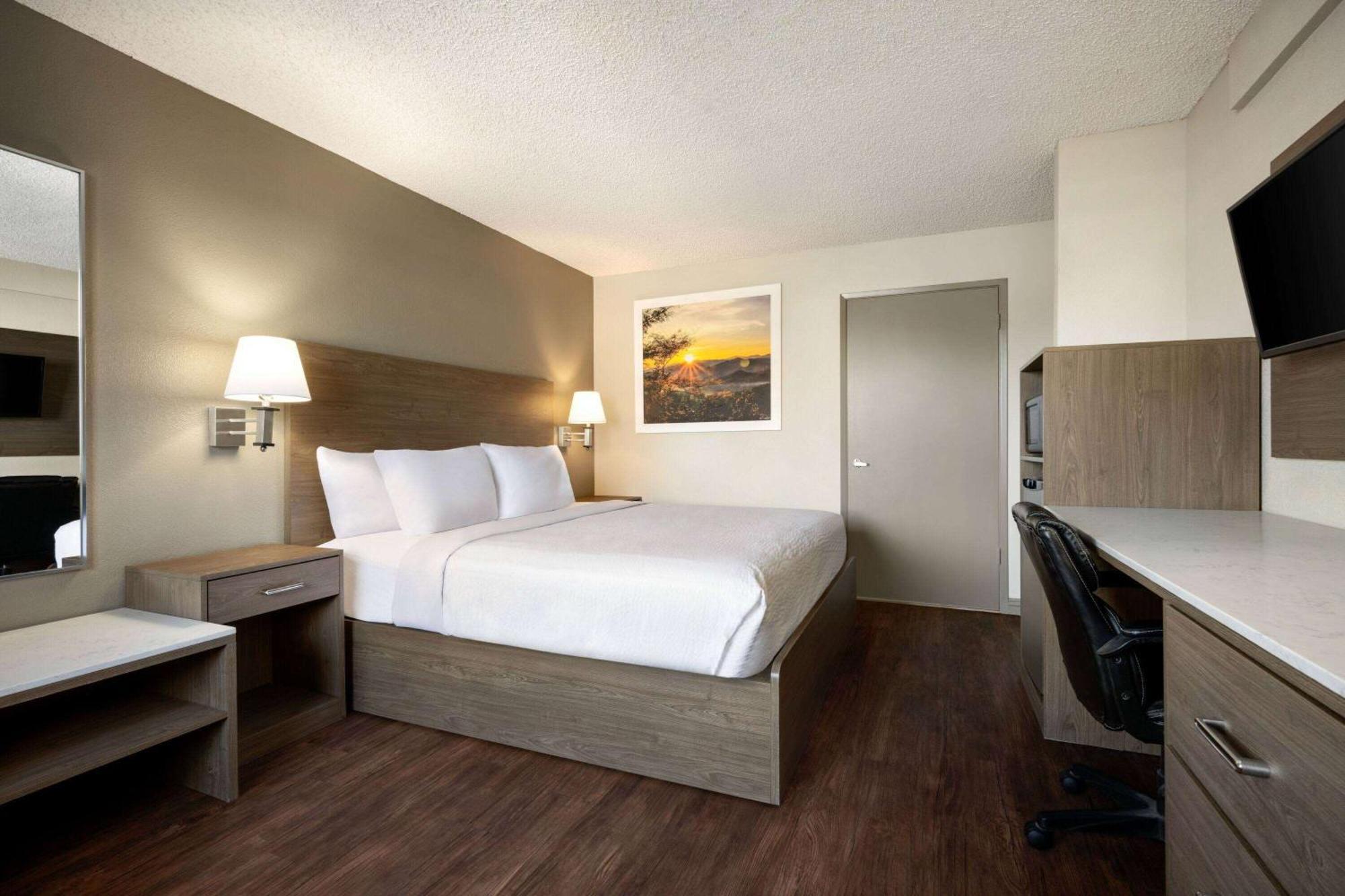 Days Inn By Wyndham Fresno South Exteriör bild