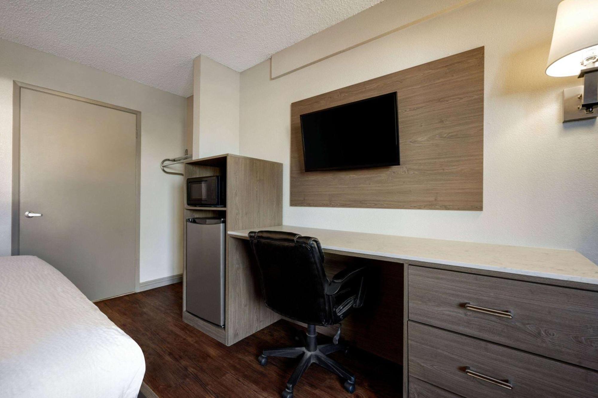 Days Inn By Wyndham Fresno South Exteriör bild