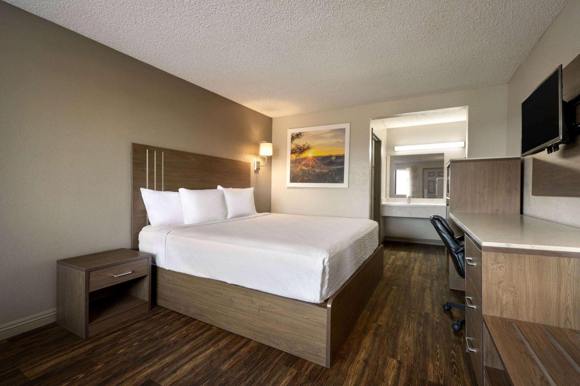 Days Inn By Wyndham Fresno South Exteriör bild