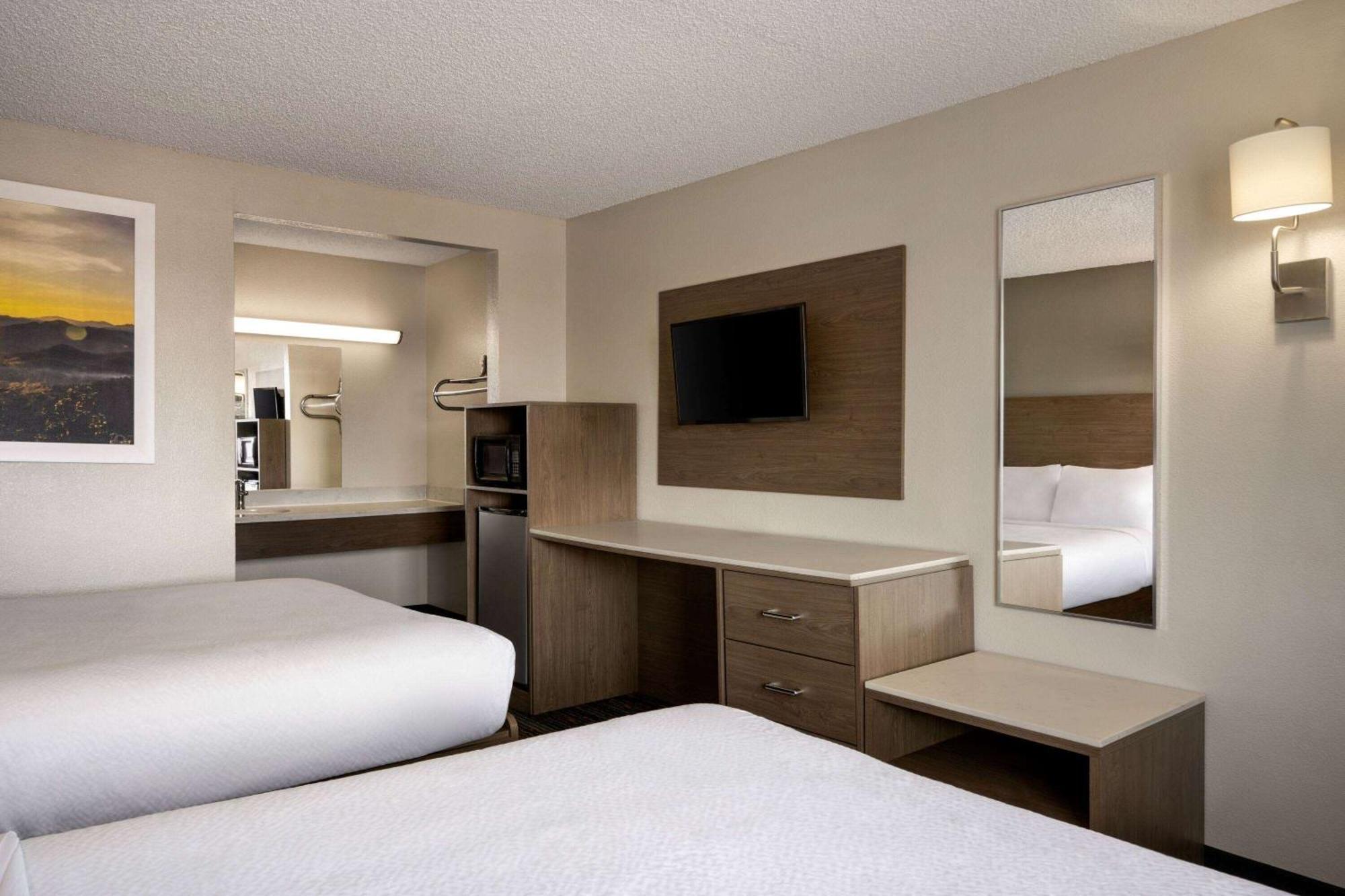 Days Inn By Wyndham Fresno South Exteriör bild